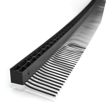 Faîte de la hotte 60mm avec grille de ventilation 25x25mm NOIR 9005 1m